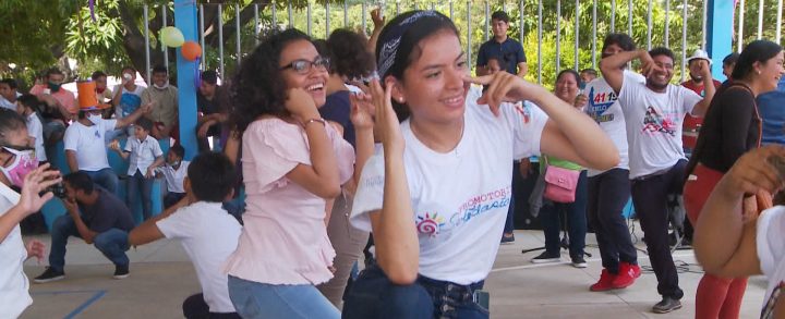 Niños con discapacidades celebran su día con juegos, música y bailes
