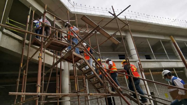 Trabajadores avanzan en la construcción del hospital departamental en Ocotal
