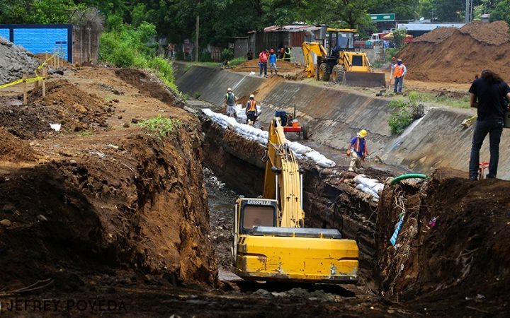 Supervisan construcción de nuevo puente vehicular en Managua 