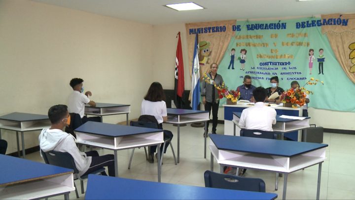 MINED elige al mejor estudiante y docente del Distrito III de Managua