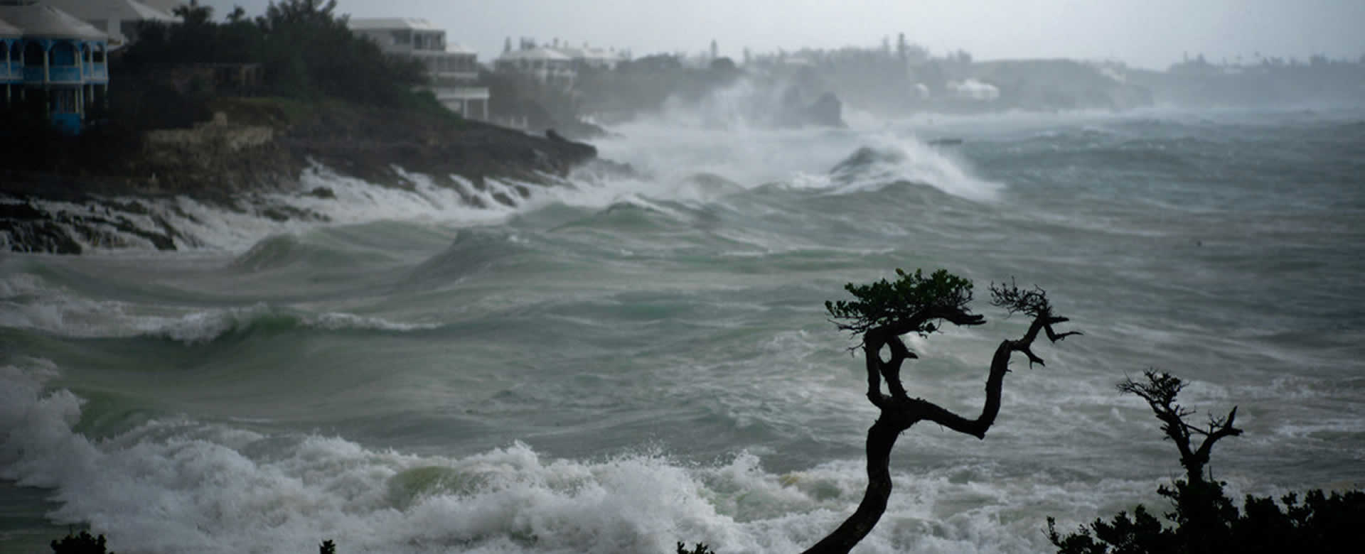 Costas de Estados Unidos con olas de hasta 19 metros por huracán Teddy