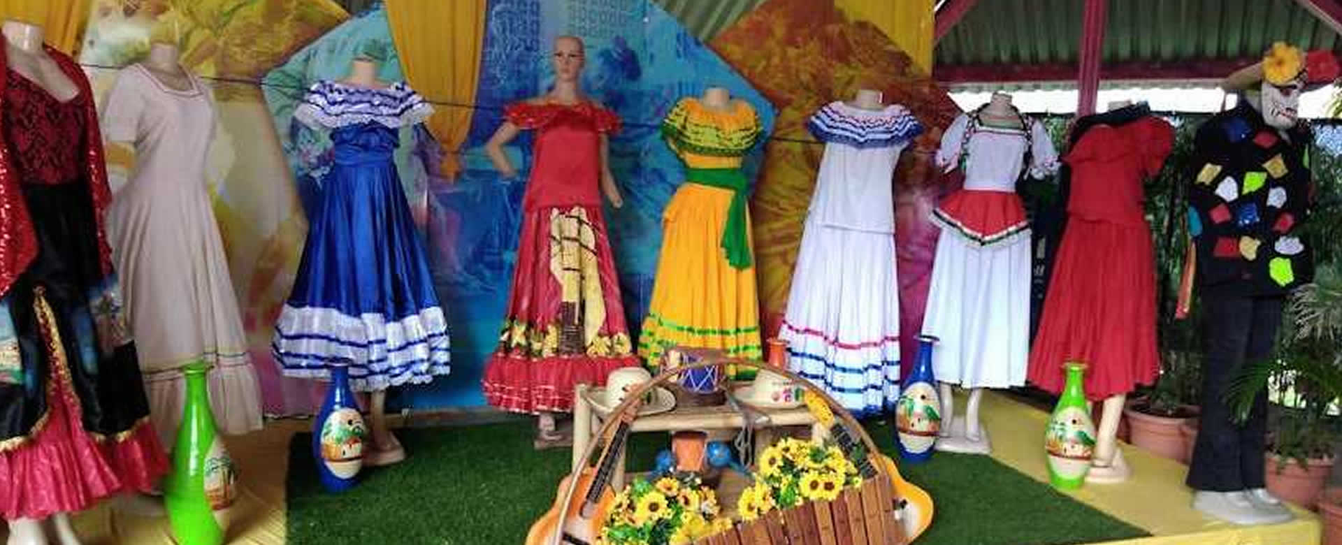 Realizan colorida presentación de trajes típicos de Nicaragua Realizan colorida presentación de trajes típicos de Nicaragua
