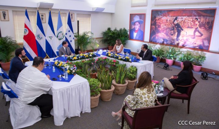 Embajadores centroamericanos se reúnen para celebrar la Independencia 