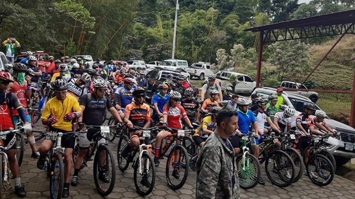 Ciclistas de Nicaragua se preparan para iniciar carrera