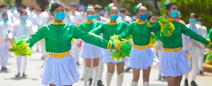 Con alegría y amor estudiantes realizan desfiles patrios en Managua