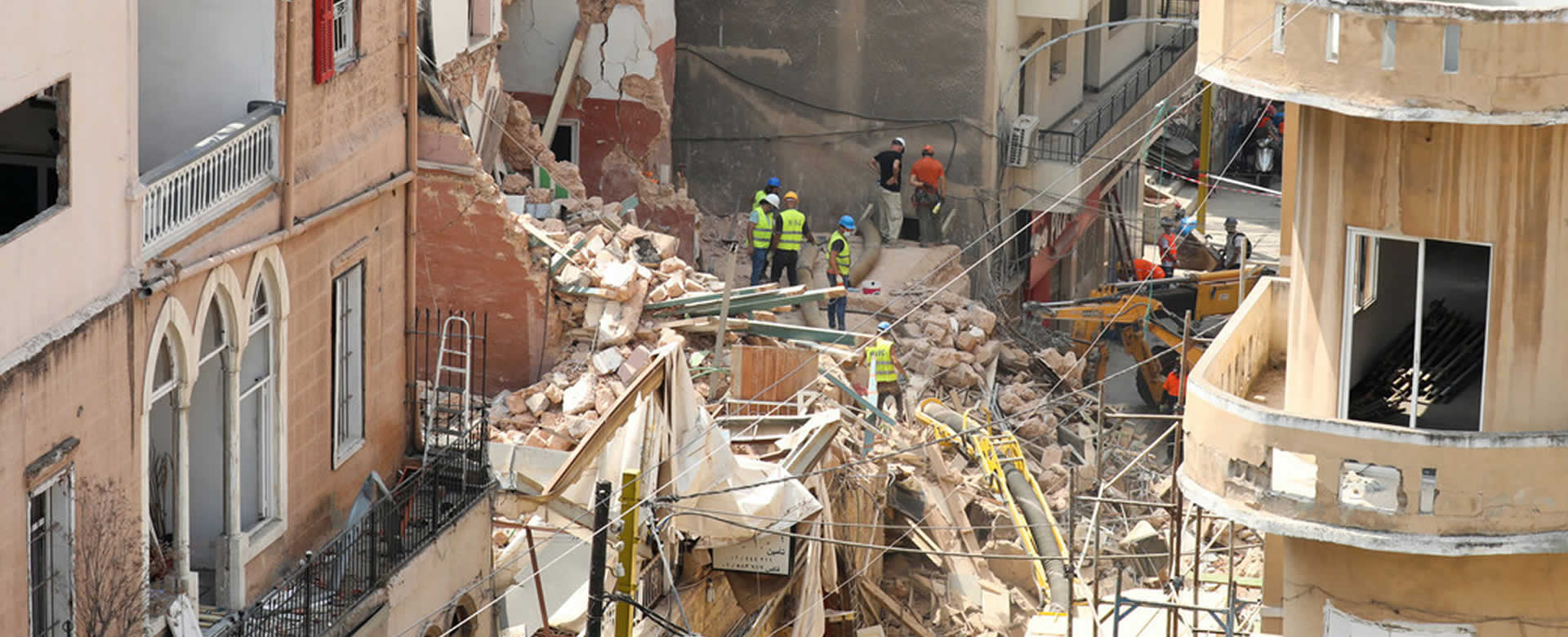 "No hay señales de vida" en escombros de un edificio en Beirut, Líbano