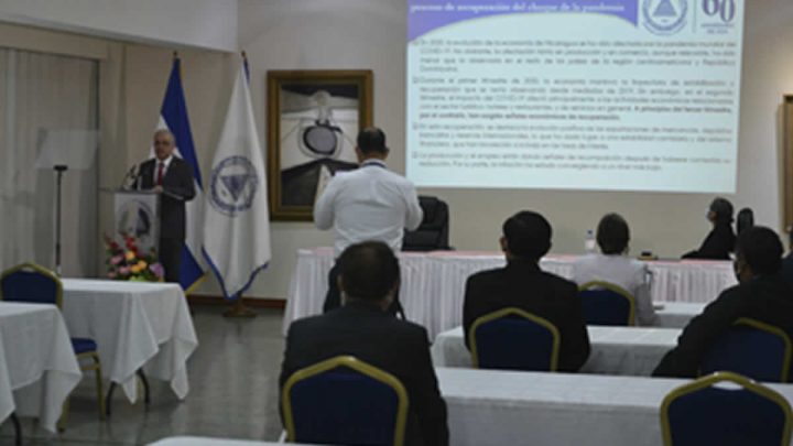Autoridades del Banco Central de Nicaragua en conferencia de prensa.