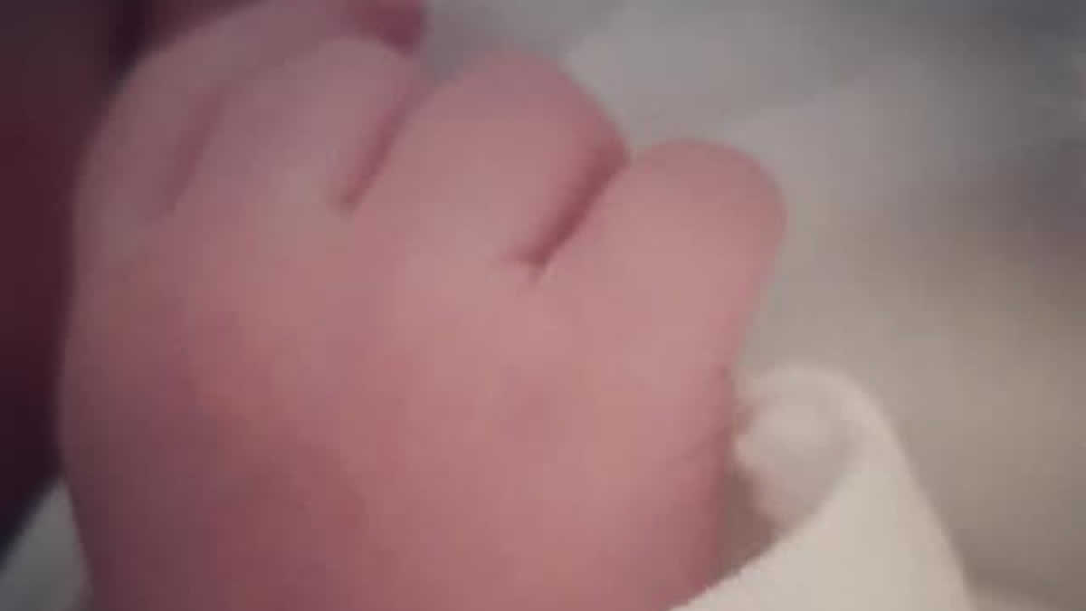Blanca García subió foto de una de las manos de su bebé.
