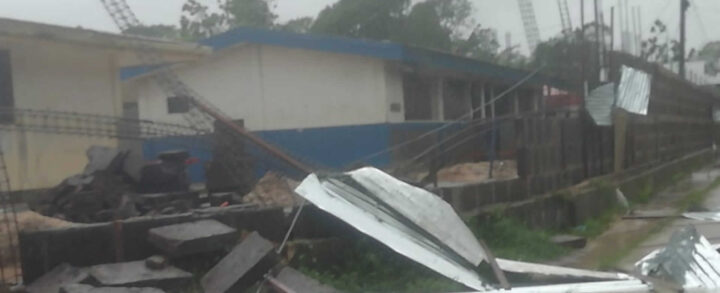 Aumentan a 2 mil 085 centros escolares suspendidos por paso del huracán ETA