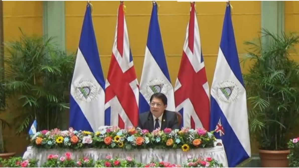 Canciller Denis Moncada recibe Copias de Estilo en ceremonia virtual.