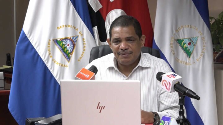 Ministro de Hacienda y Crédito Público, Iván Acosta.