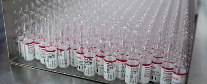 Hungría anuncia que iniciará a importar vacuna rusa contra COVID-19 en diciembre