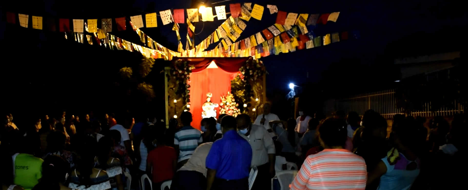 Familias de León realizan tradicional novena en honor a la Virgen María