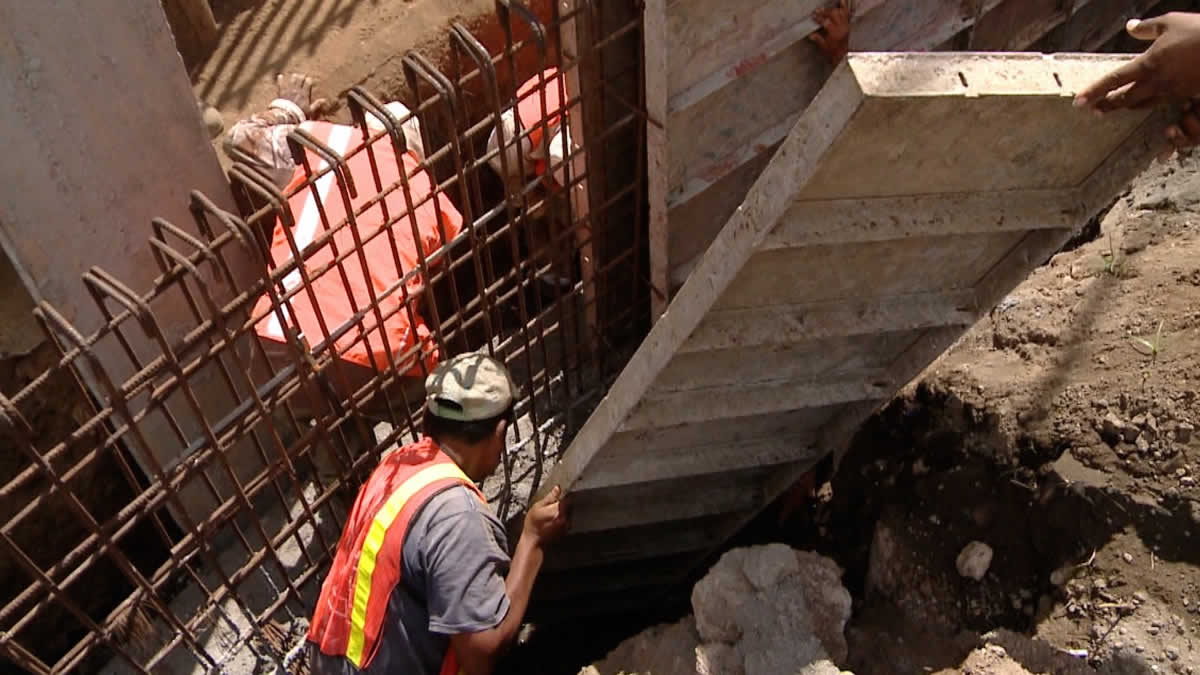 Alcaldía inspecciona avances en obra de drenaje en barrio Georgino Andrade