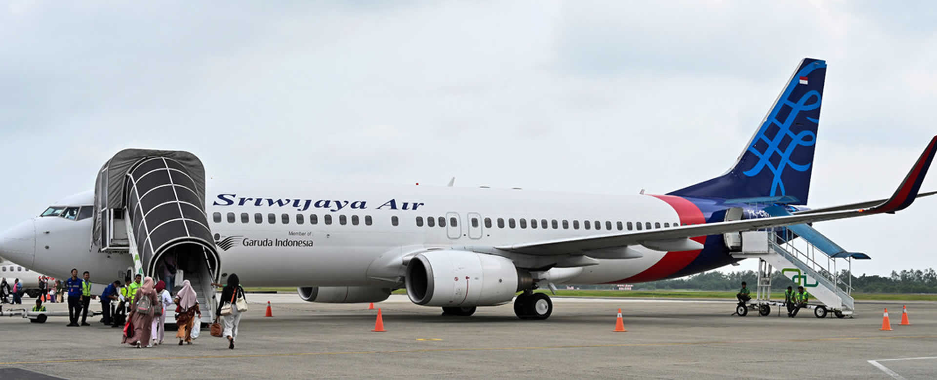 Un avión con más de 50 pasajeros a bordo desaparece en Indonesia