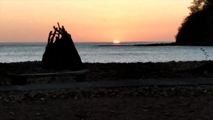 Bahía Nacascolo, destino perfecto para disfrutar de la puesta del sol