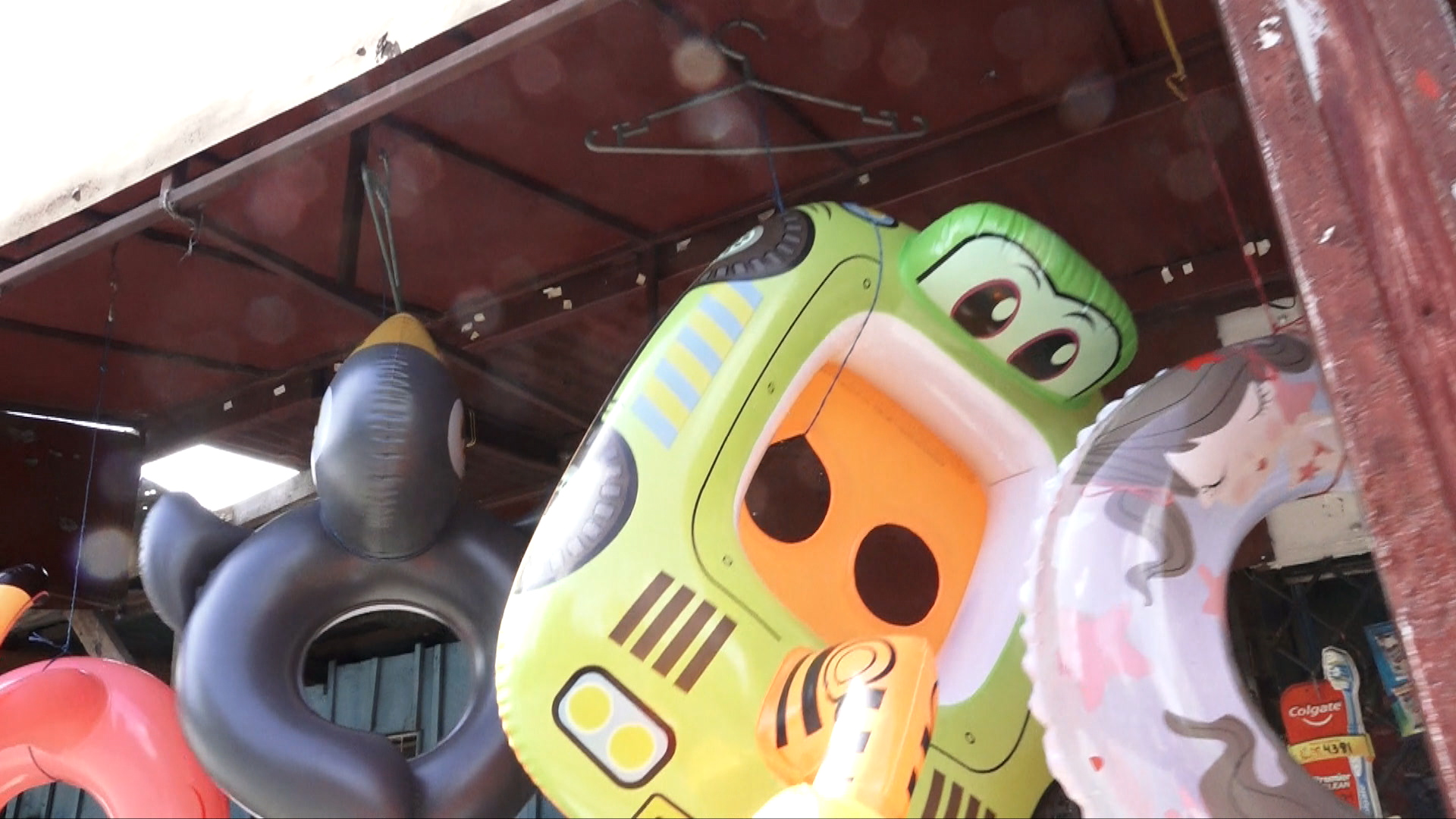 Mercado Roberto Huembes ofrece flotadores para niños a precios bajos