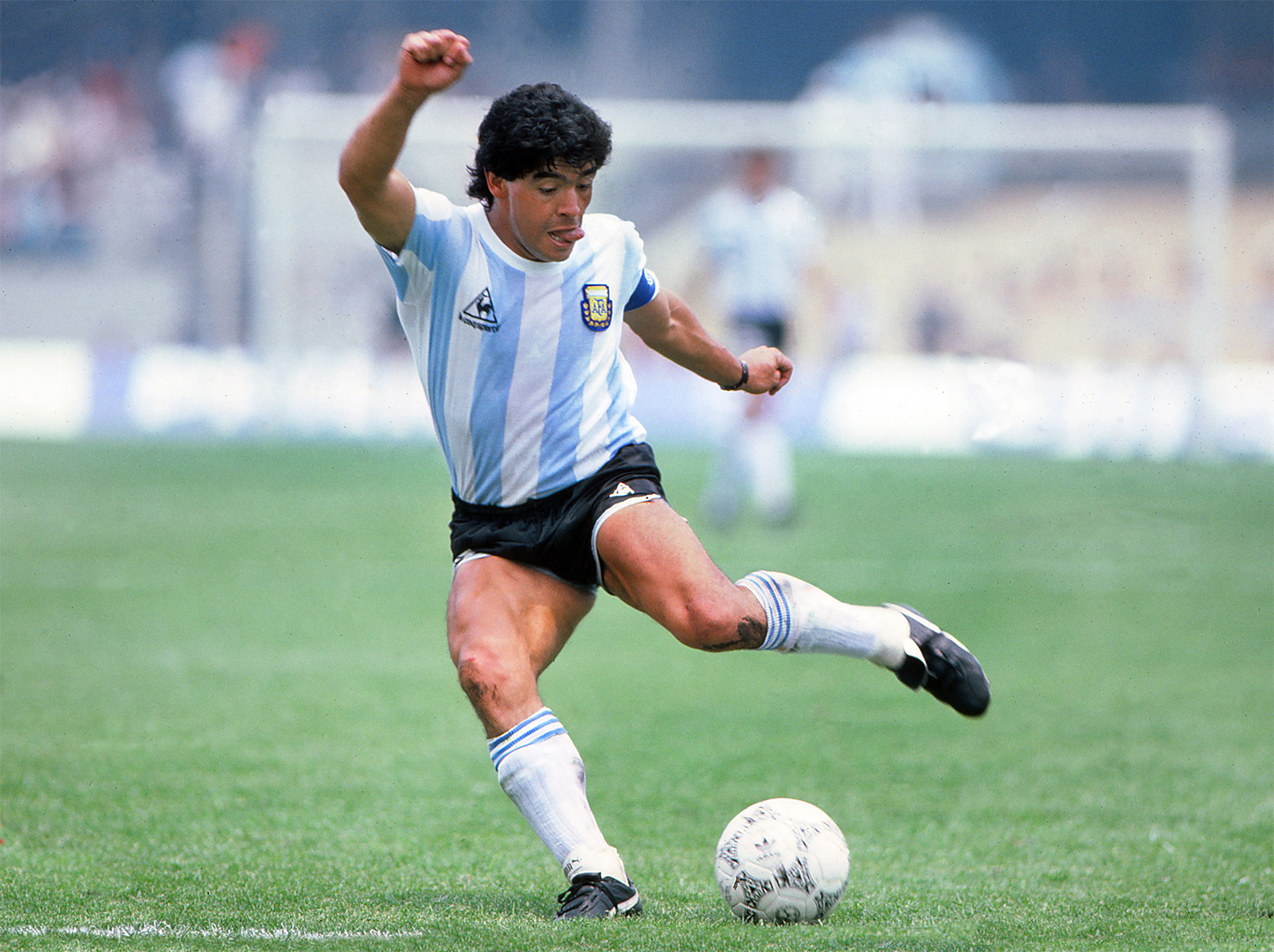 ¡Histórico! Recordá el día que Maradona cedió su camiseta a Zola