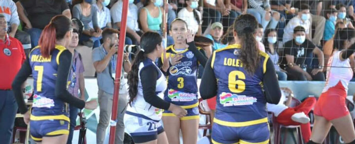 Leonas y Estelí pierden invictos en voleibol femenino