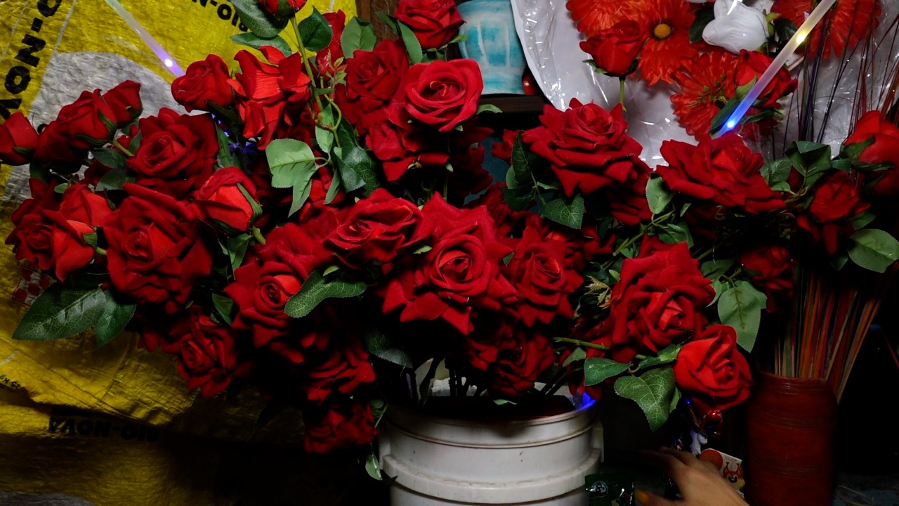 Comerciantes adornan con flores y dulces el mercado Roberto Huembes
