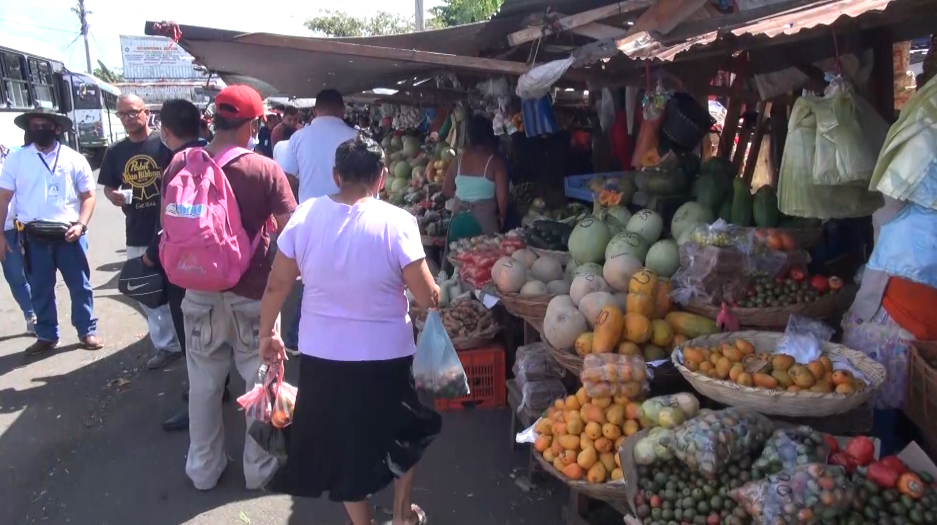 Comerciantes garantizan descuentos de verano en el mercado Roberto Huembes 