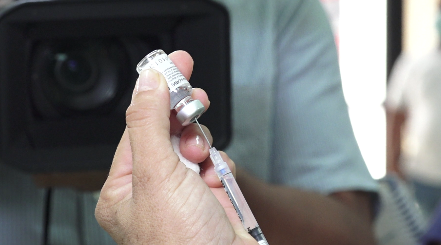 Continúa programa de vacunación contra la Covid-19 en el Hospital Bautista
