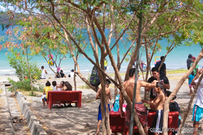 Familias disfrutan inicio del verano en centros turísticos de Managua