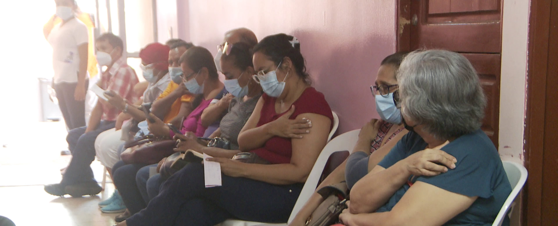 Adultos mayores de Ticuantepe y Managua reciben vacunación contra la