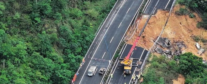 muertos derrumbe autopista China